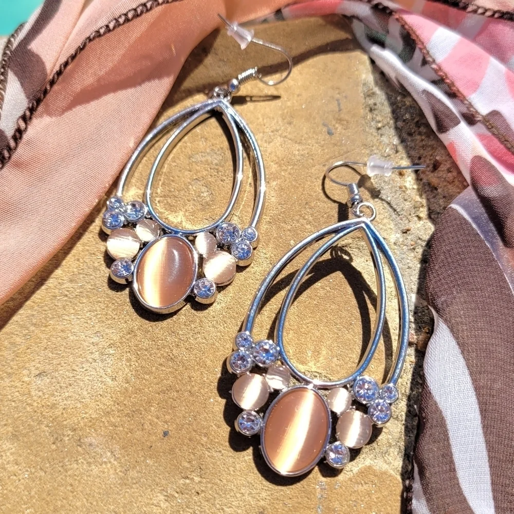 NWT Peach Crystal Oval Silver Drop Earrings